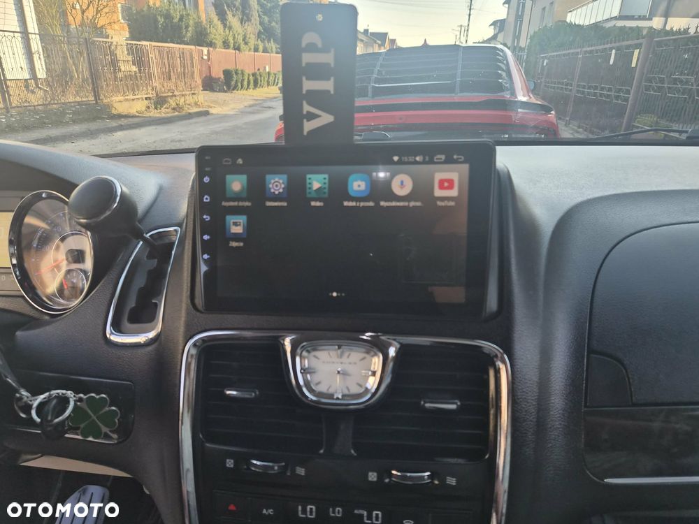 Chrysler Town & Country 3.6 Limited - 38