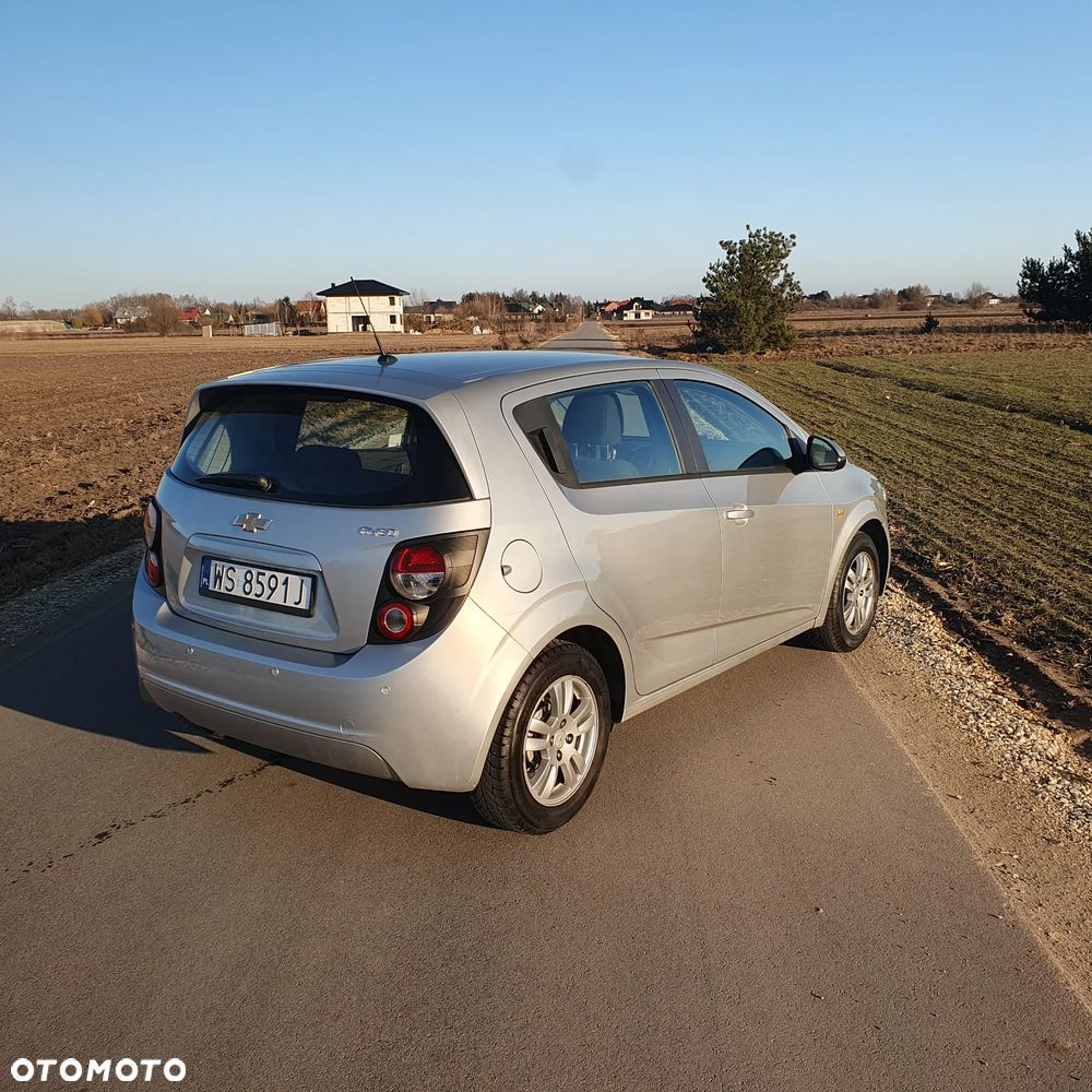 Chevrolet Aveo 1.4 16V LS Design+ - 8