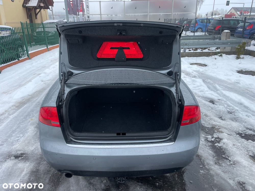 Audi A4 Limousine - 16