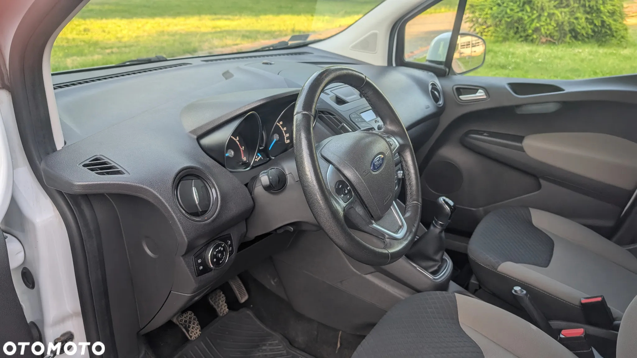 Ford Tourneo Courier 1.0 EcoBoost Titanium - 24