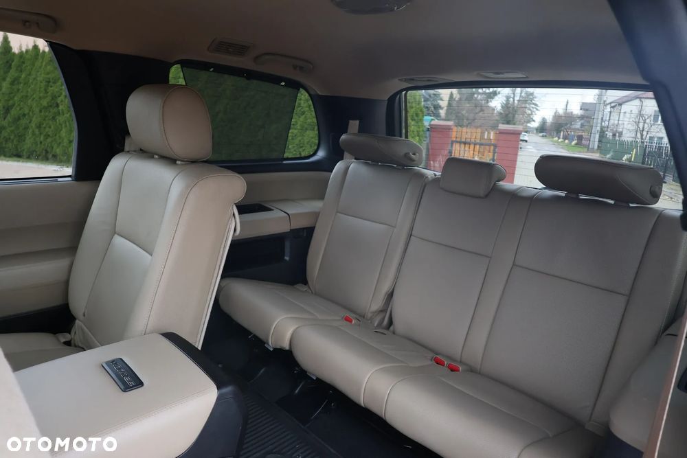 Toyota Sequoia - 17