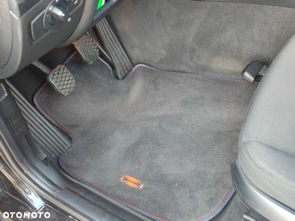 BMW Seria 1 120d DPF - 29