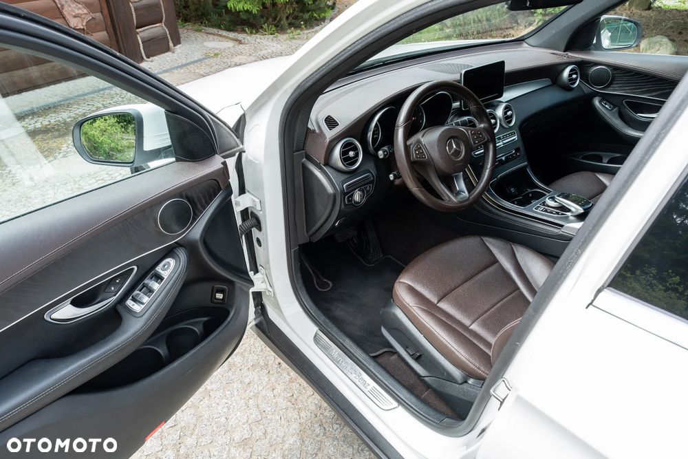 Mercedes-Benz GLC 220 d 4Matic 9G-TRONIC - 22