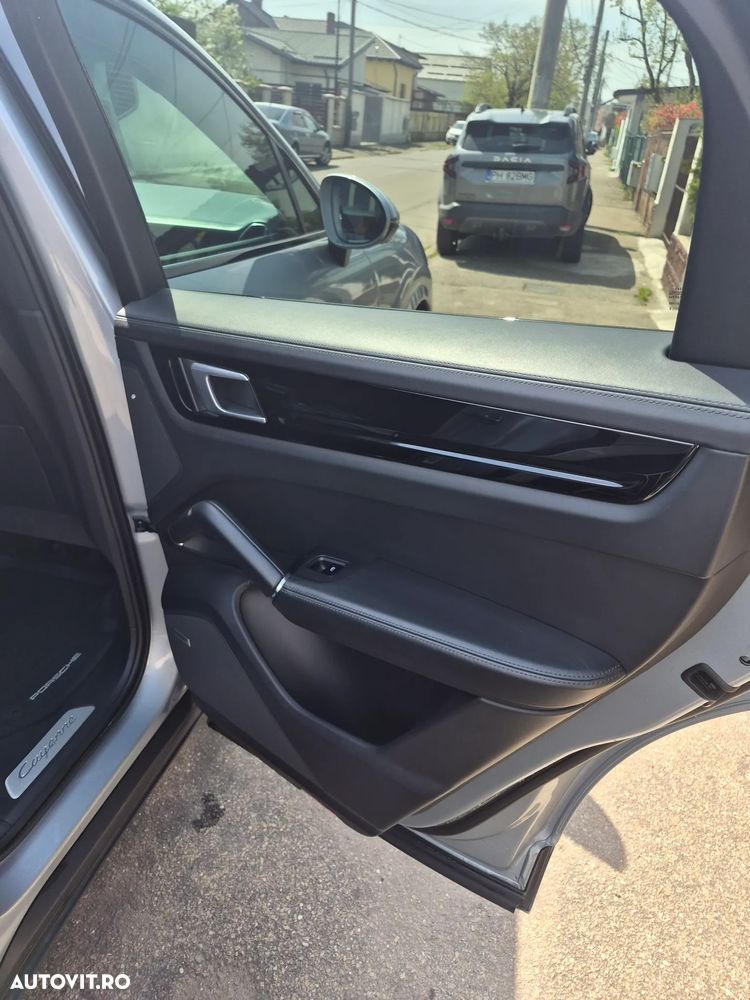 Porsche Cayenne - 23