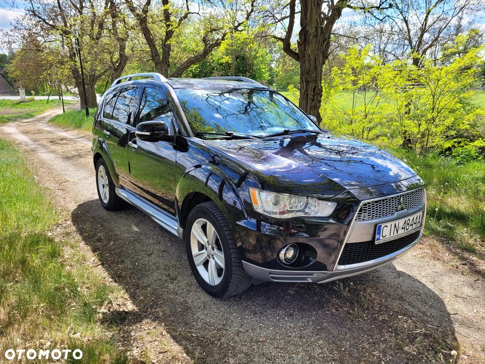 Mitsubishi Outlander - 2