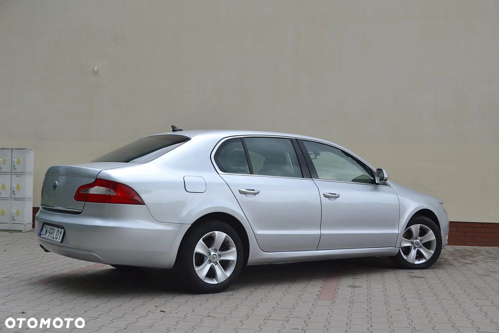 Skoda Superb 2.0 TDI Elegance DSG - 11