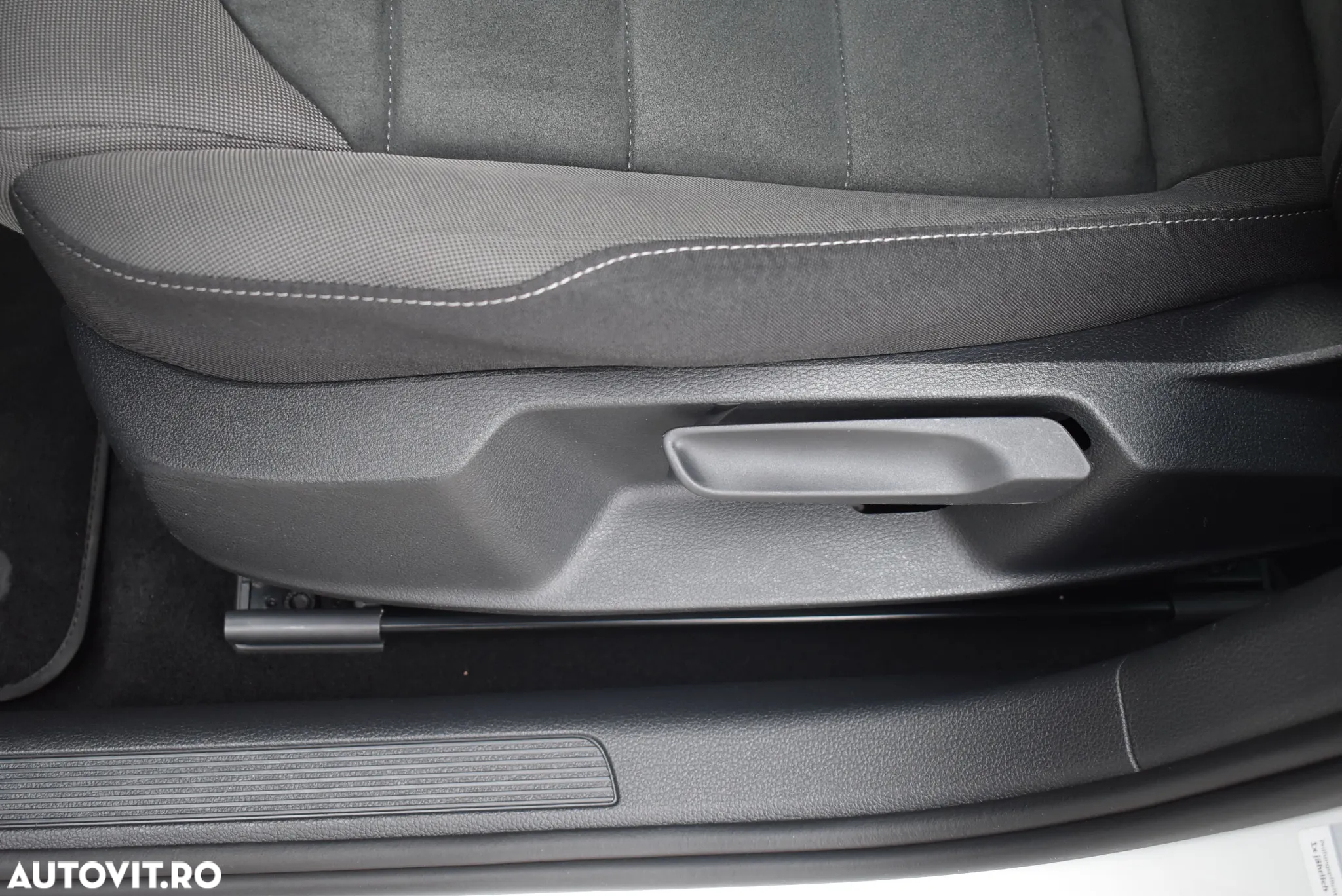 Volkswagen Golf Variant 2.0 TDI SCR DSG Highline - 12