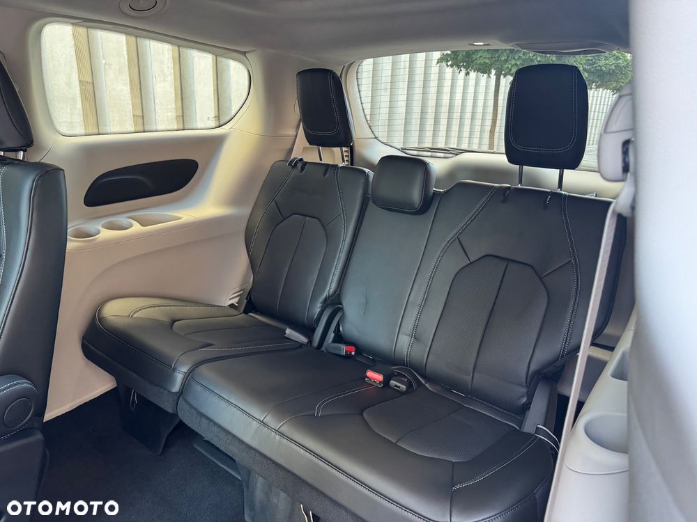 Chrysler Pacifica - 26