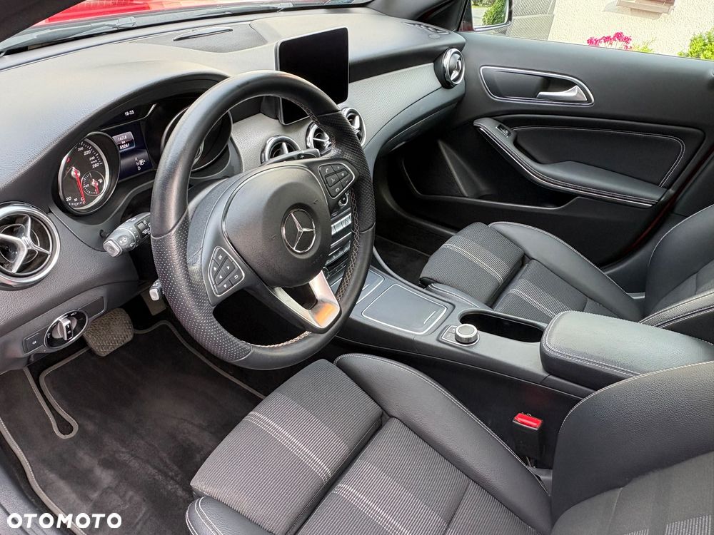 Mercedes-Benz GLA 200 7G-DCT Urban - 21