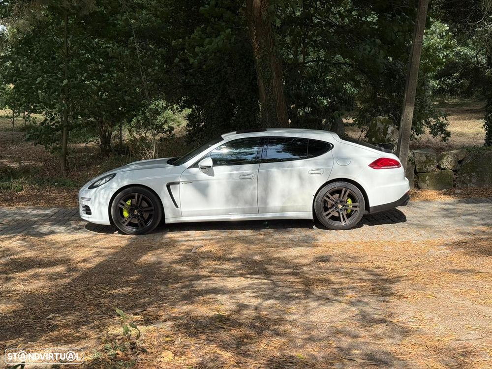 Porsche Panamera - 4