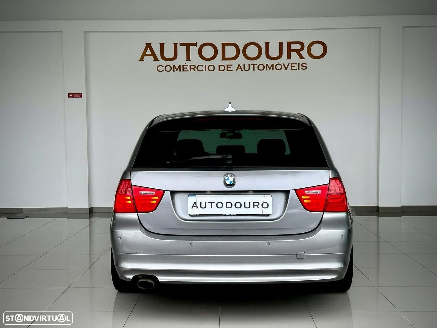 BMW 318 d Touring Navigation Sport - 3