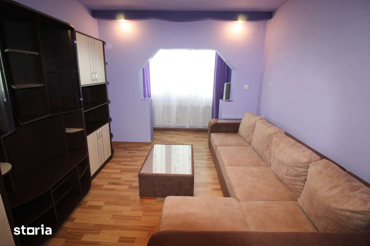 Vând apartament 2 camere în Călan, zona str. Florilor et. 4 decomandat — fotografia 2