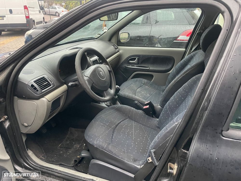 Renault Clio 1.5 dCi Authentique - 4