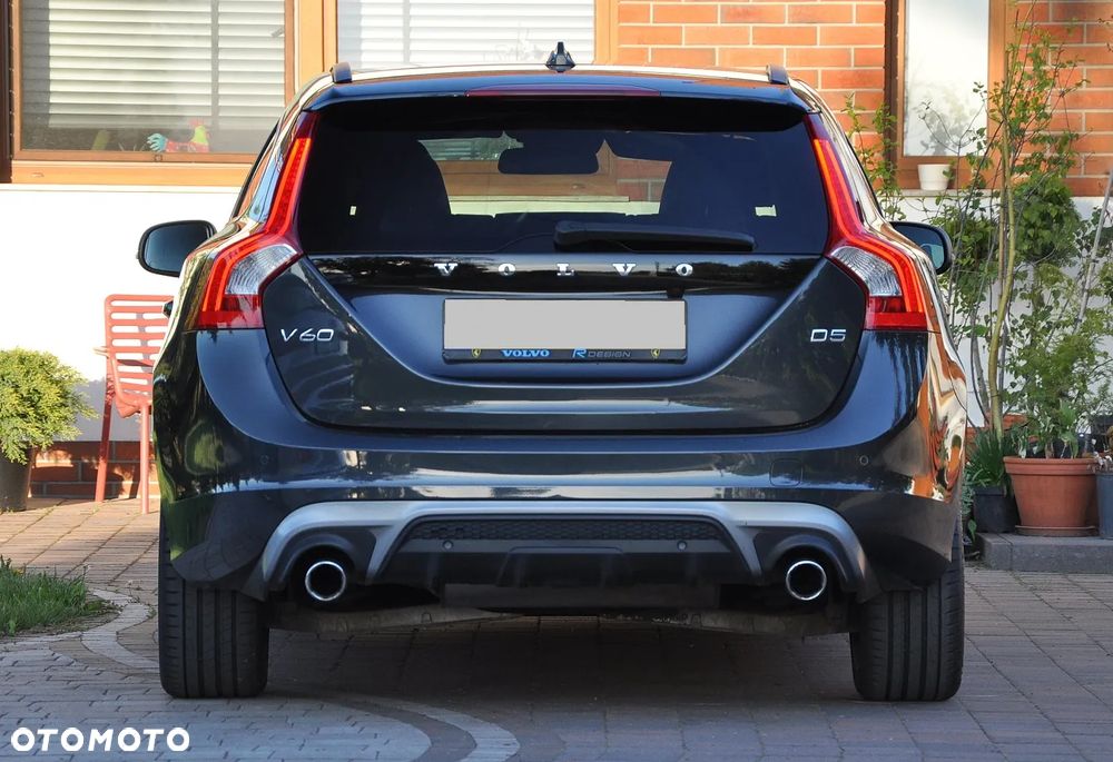 Volvo V60 D5 R-Design - 9