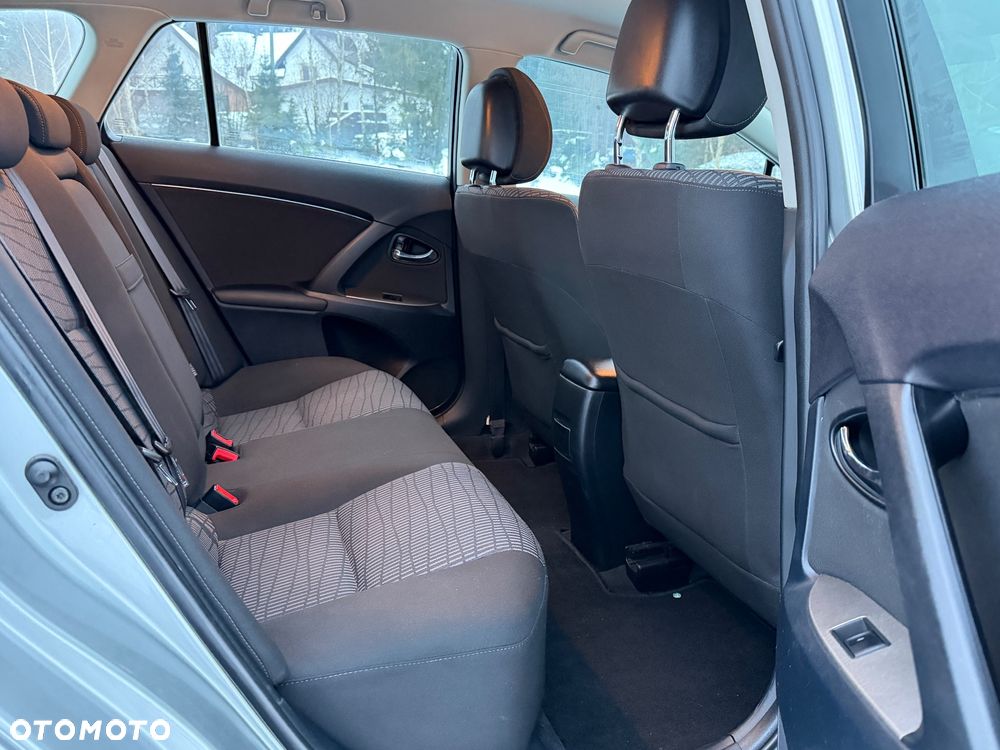 Toyota Avensis 1.8 Sol NAVI - 6