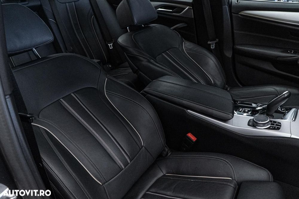 BMW Seria 5 530e Aut. Luxury Line - 36