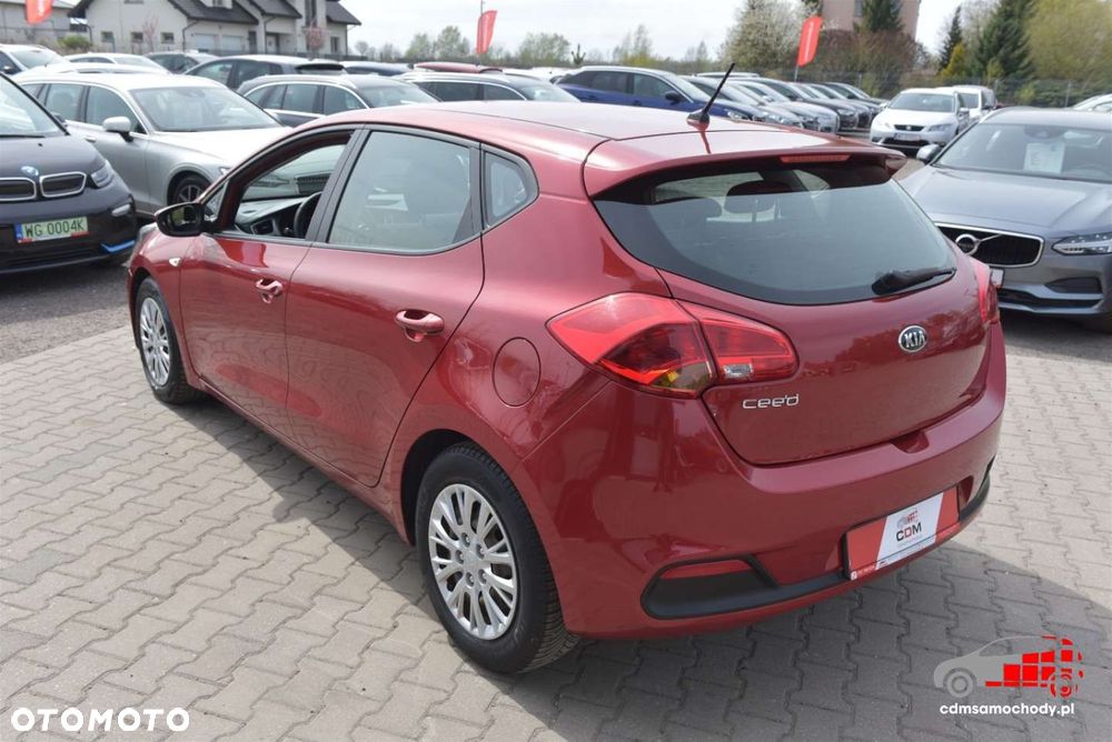 Kia Ceed - 8