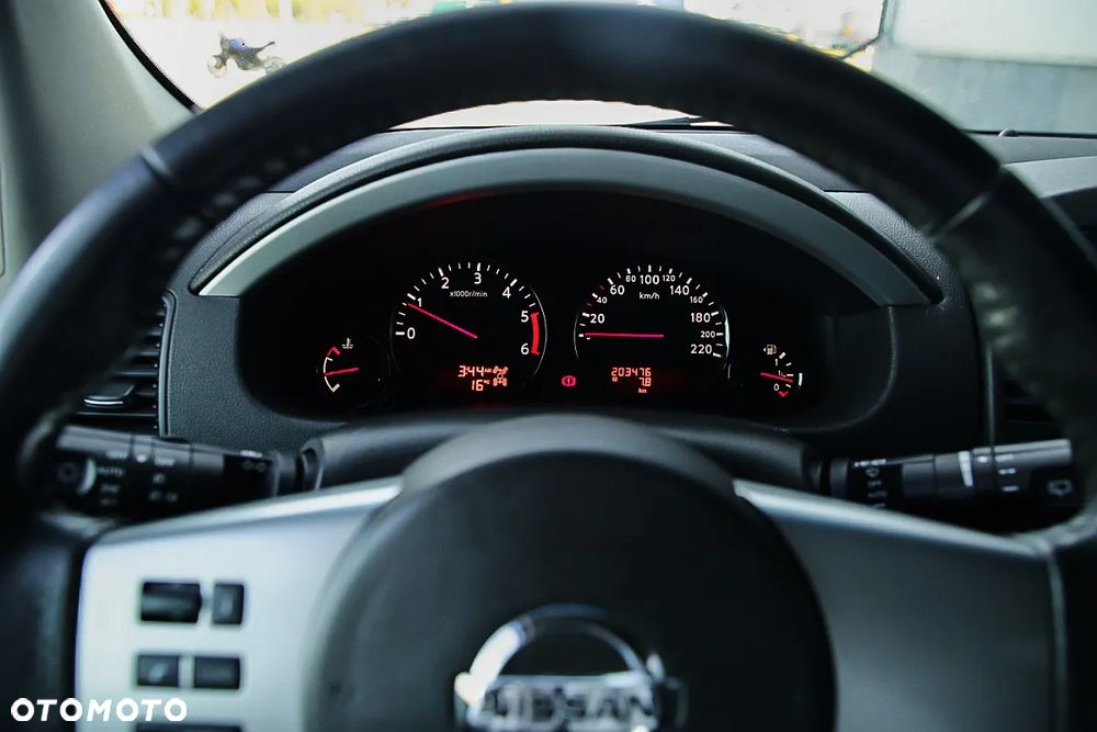 Nissan Pathfinder 2.5 D LE EU5 - 30