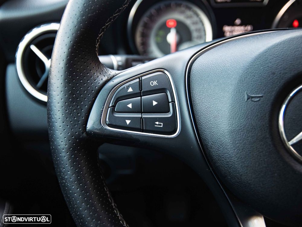 Mercedes-Benz GLA 180 CDI Urban - 27