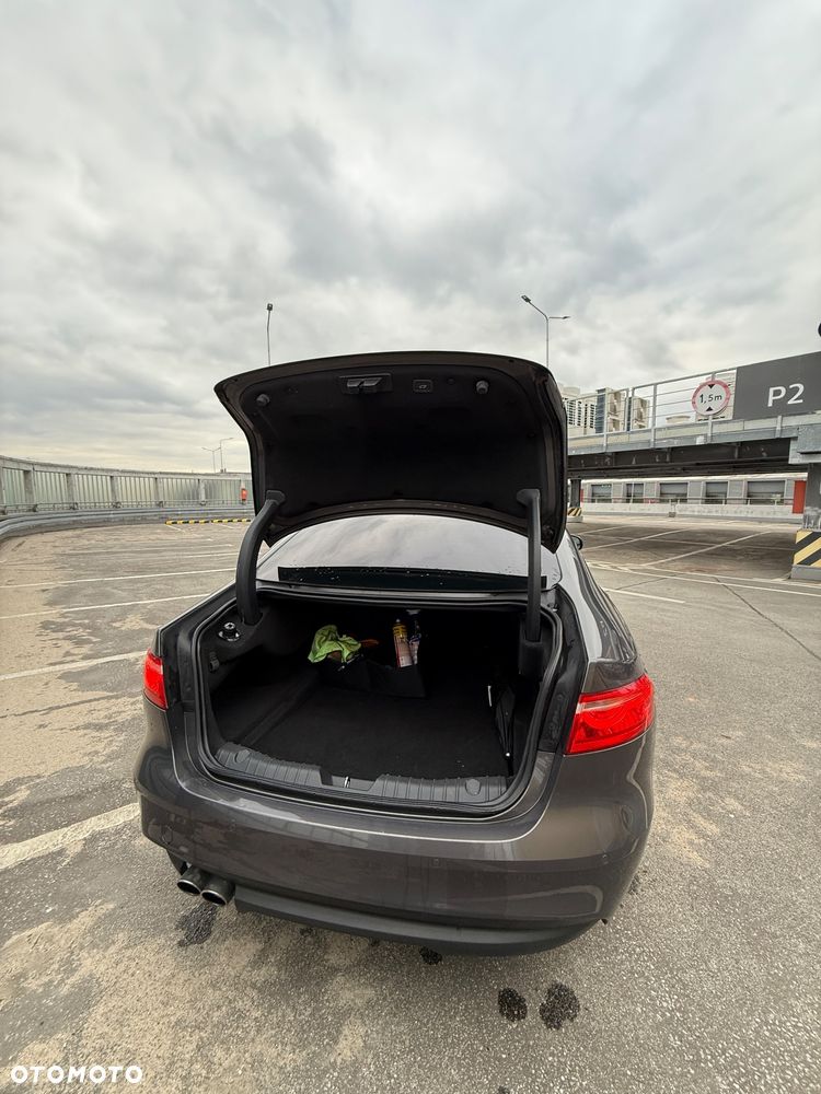 Jaguar XF 2.0 i4D R-Sport - 15