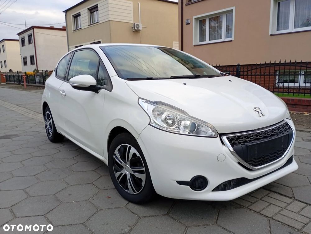 Peugeot 208 - 1