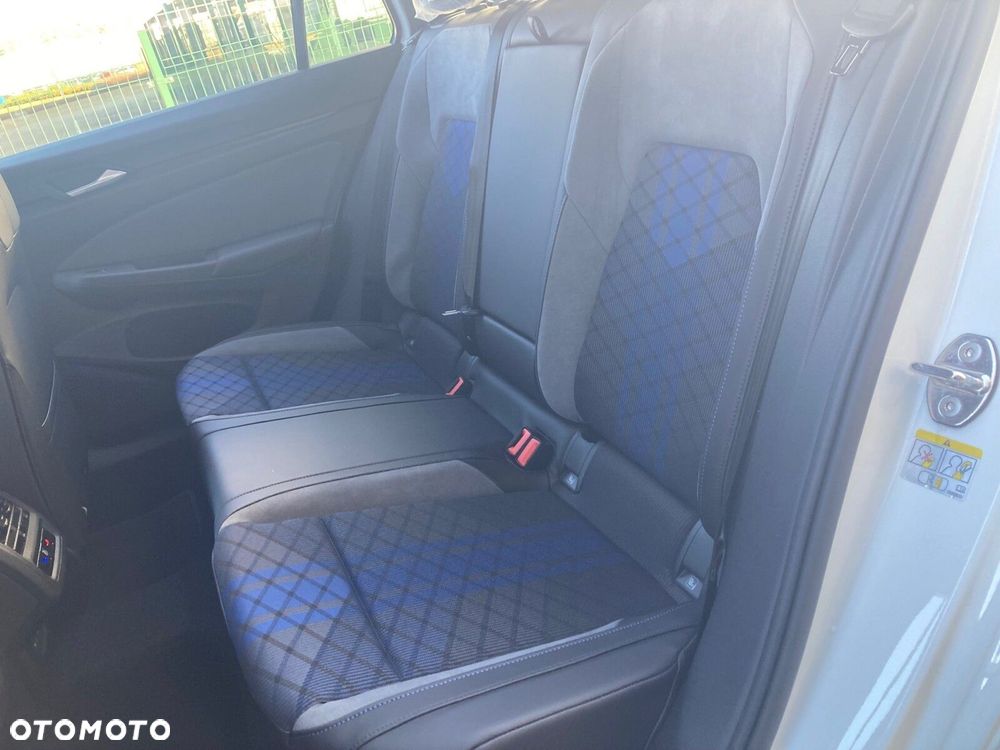 Volkswagen Golf - 25