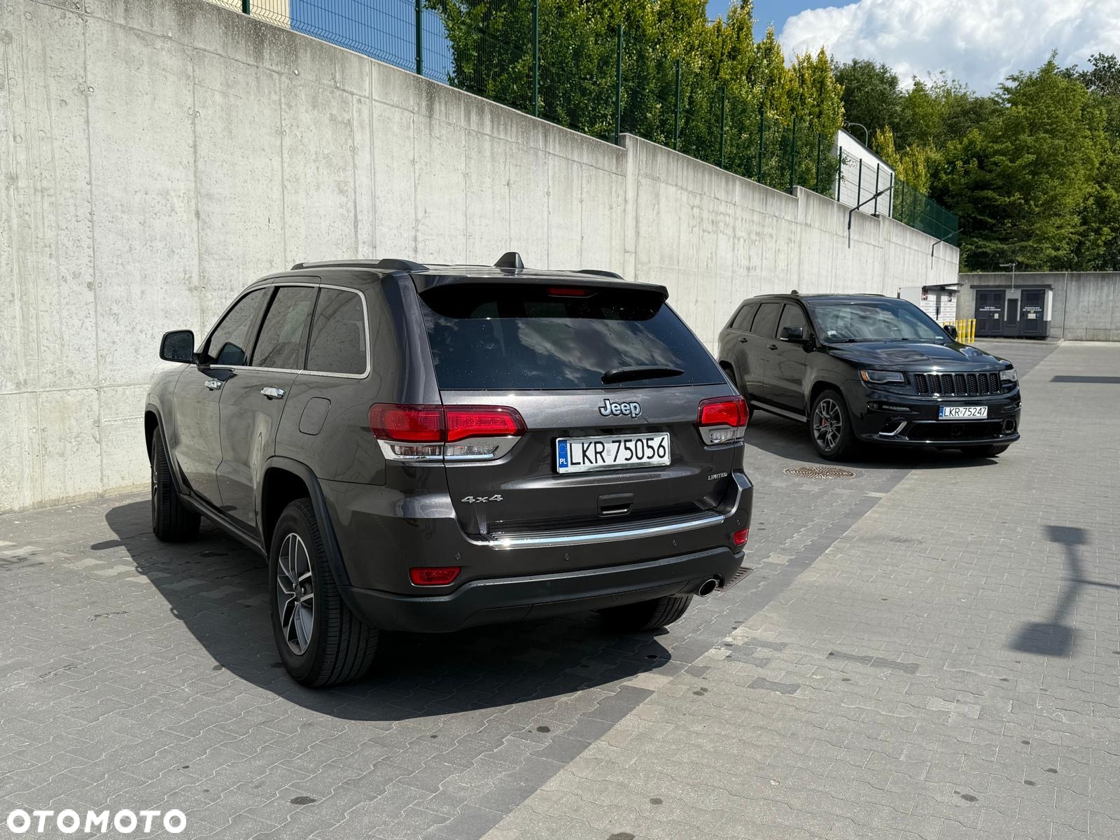 Jeep Grand Cherokee - 21
