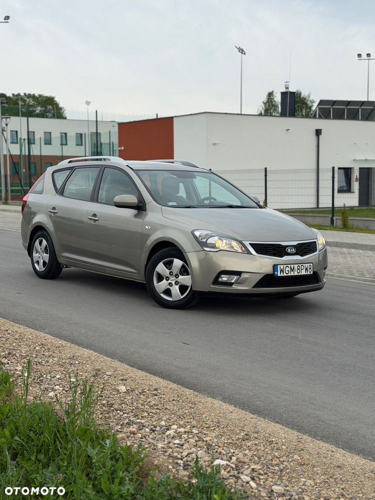 Kia Ceed 1.6 Crdi Comfort - 1