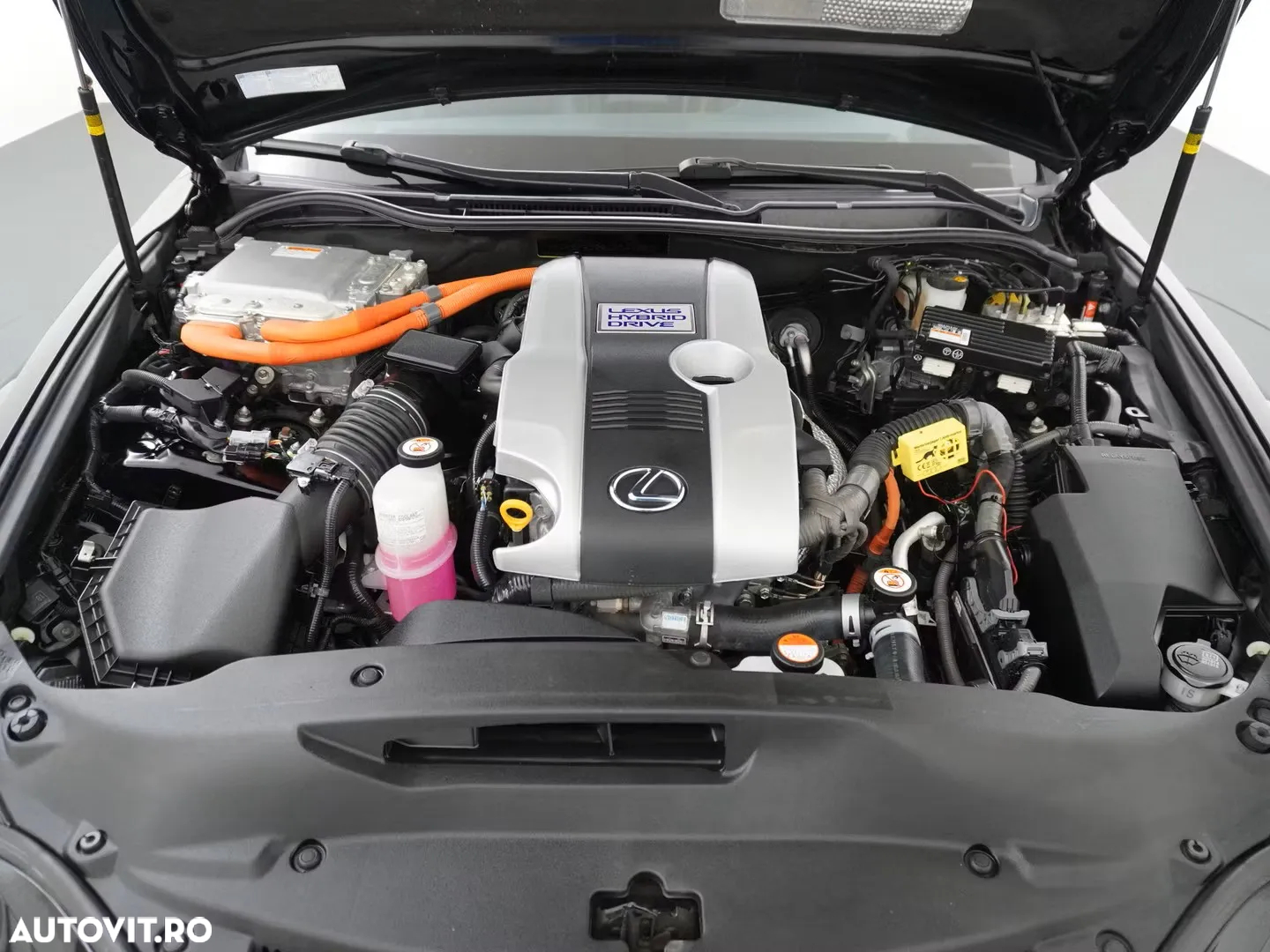 Lexus Seria IS 300h - 13