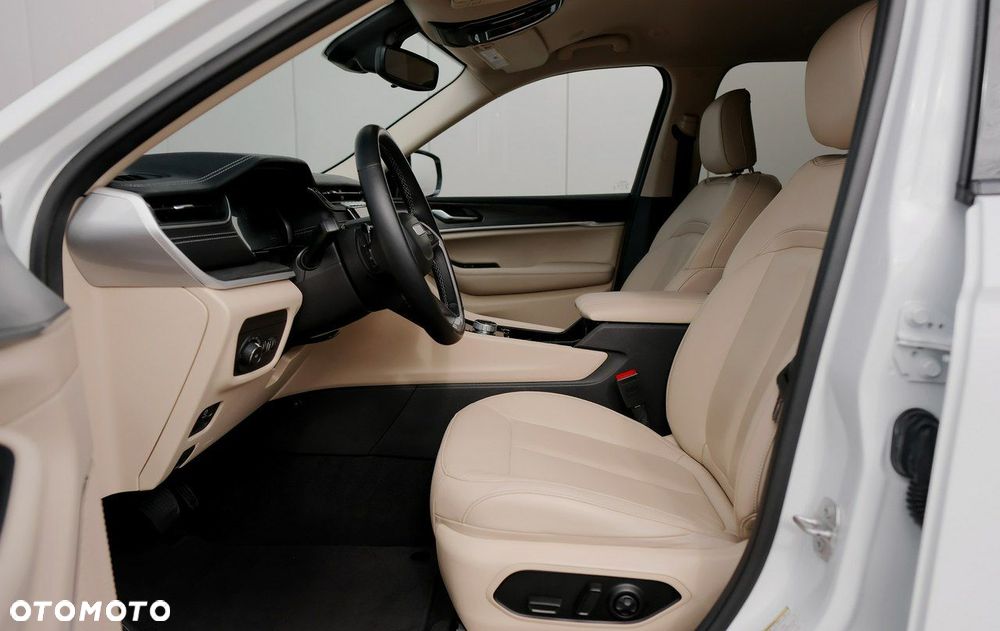 Jeep Grand Cherokee - 22