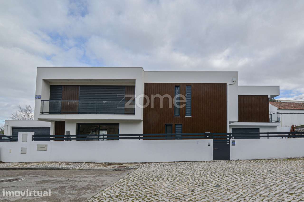 Moradia T6 Moderna com Piscina e excelentes Áreas - Grande imagem: 3/38