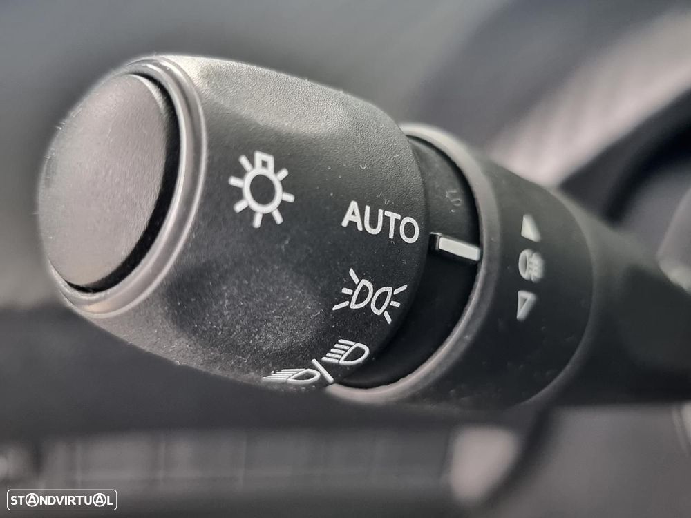 Peugeot 208 1.2 PureTech Active Pack - 31