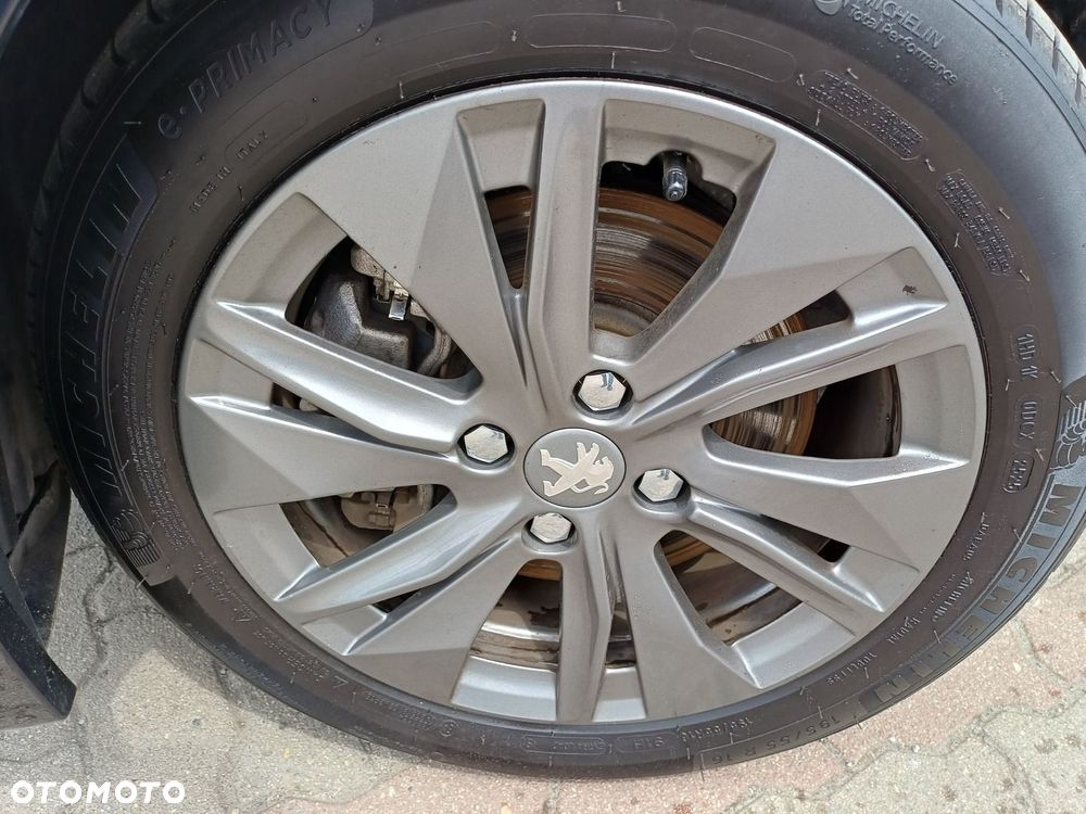 Peugeot 208 - 9