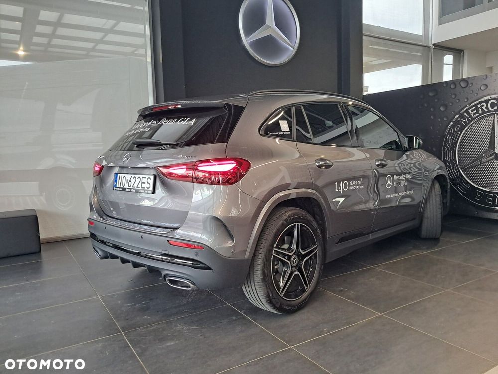 Mercedes-Benz GLA - 24