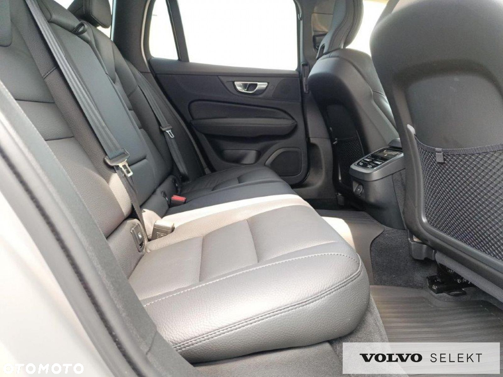 Volvo V60 Cross Country - 11