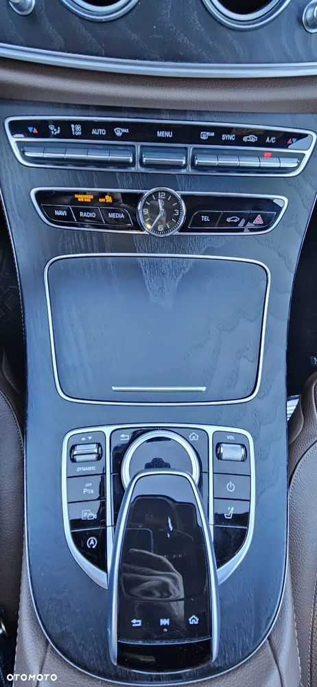 Mercedes-Benz Klasa E 220 d 4-Matic 9G-TRONIC - 15