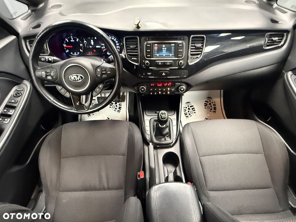 Kia Carens - 10