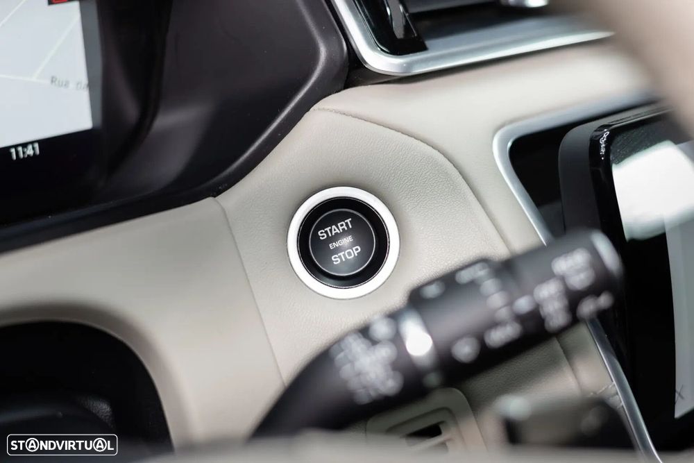 Land Rover Range Rover Velar P400e R-Dynamic SE - 32