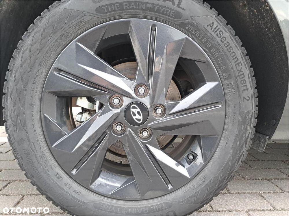 Hyundai Elantra - 17