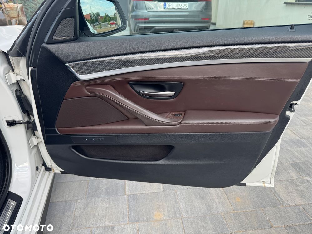 BMW Seria 5 M550d xDrive - 28