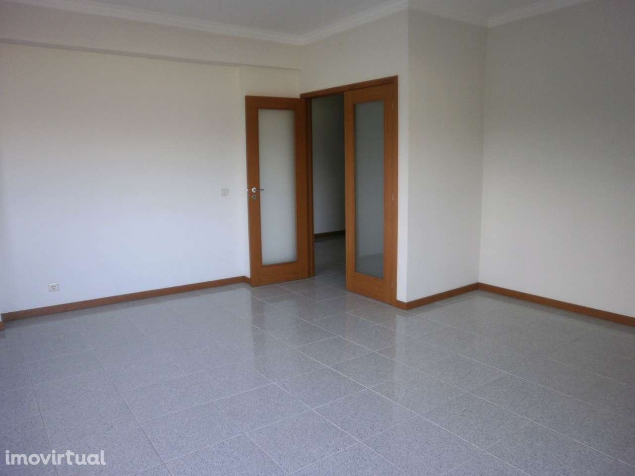 Apartamento T1 c/varanda e garagem junto centro comercial GaiaShopping - Grande imagem: 5/8
