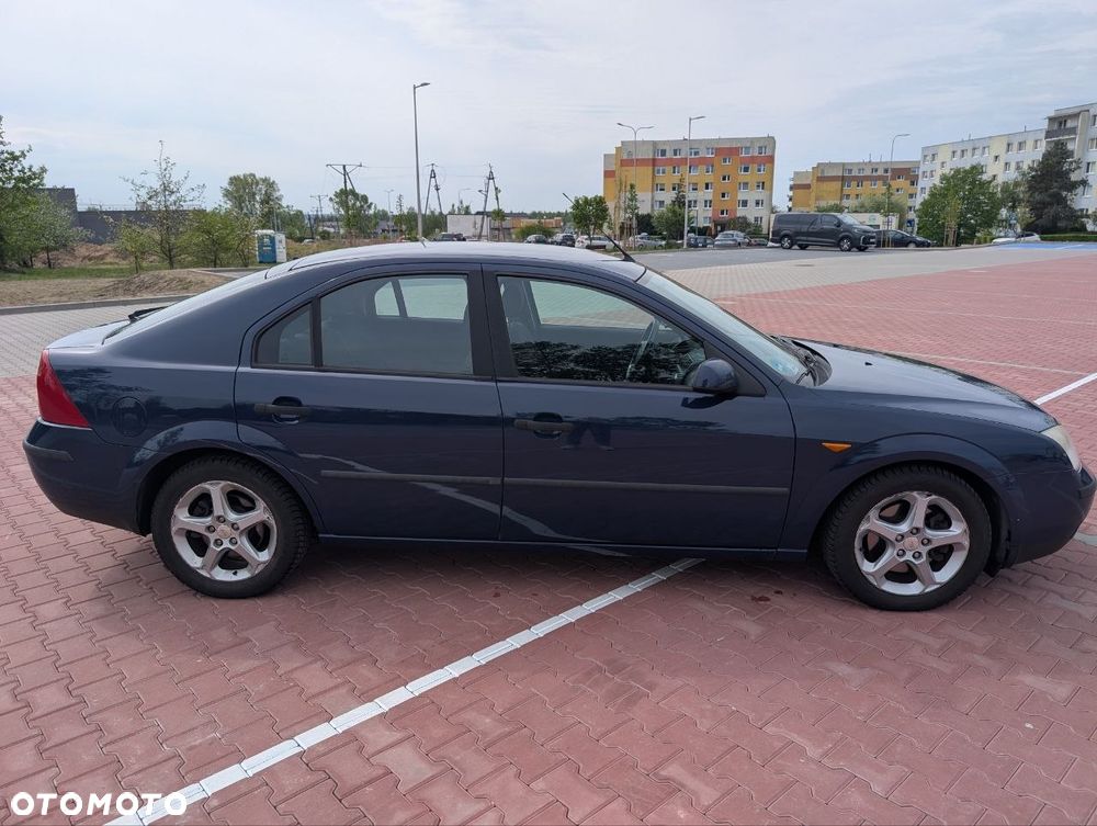 Ford Mondeo 1.8 Ambiente - 8