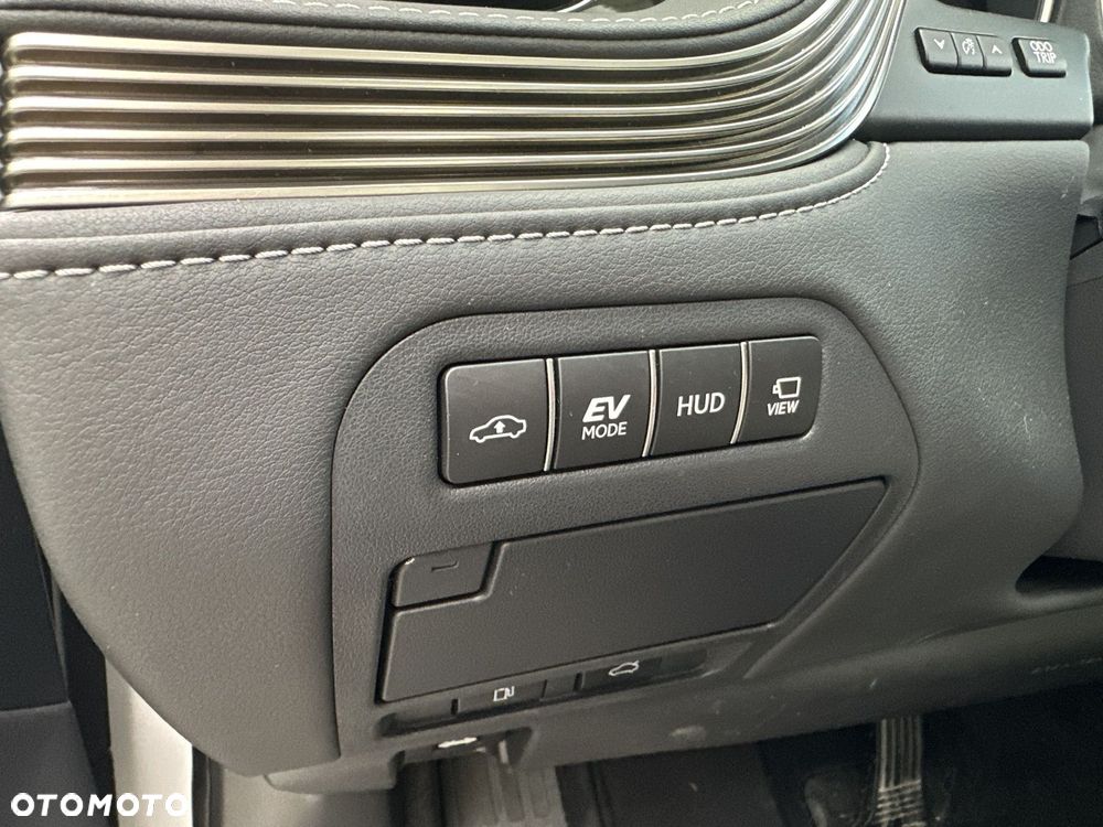 Lexus LS - 23