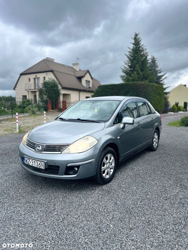 Nissan Tiida - 1