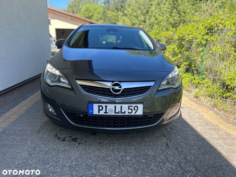 Opel Astra 1.4 Turbo 150 Jahre - 8