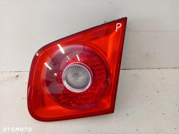 Lampa tylna prawa w klapę VW JETTA 5K5945094J