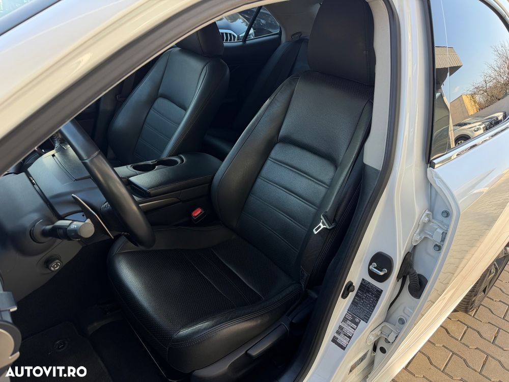 Lexus Seria IS 300h Aut. Luxury - 14