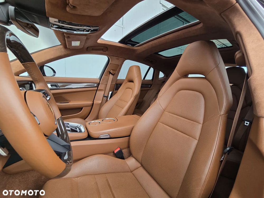 Porsche Panamera 4 Platinum Edition - 14