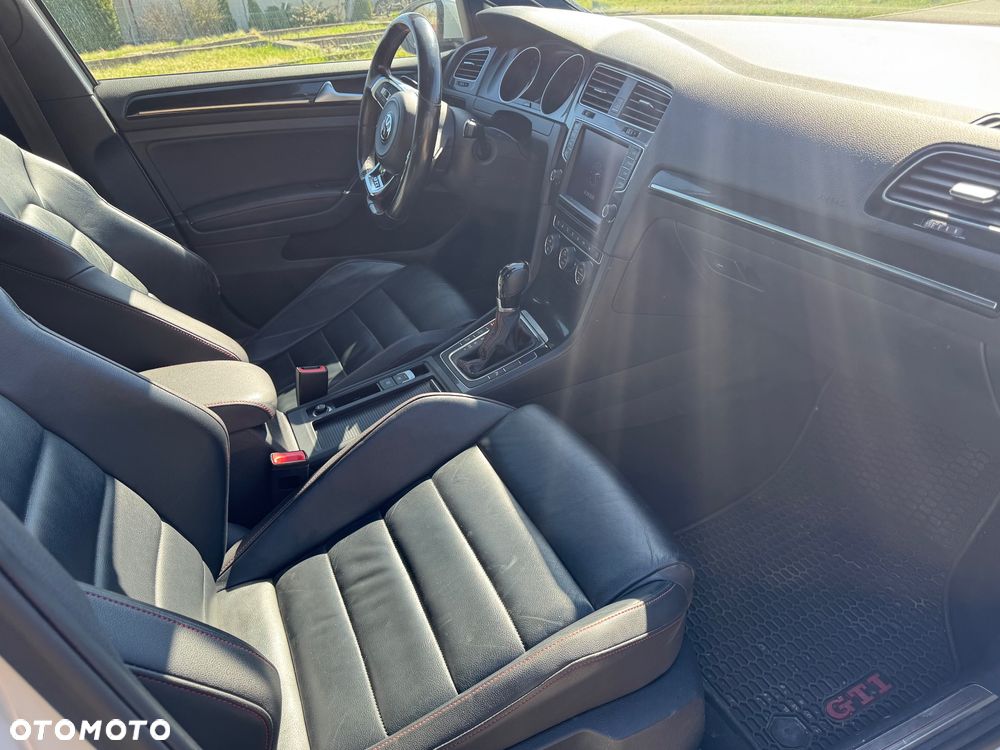 Volkswagen Golf - 13