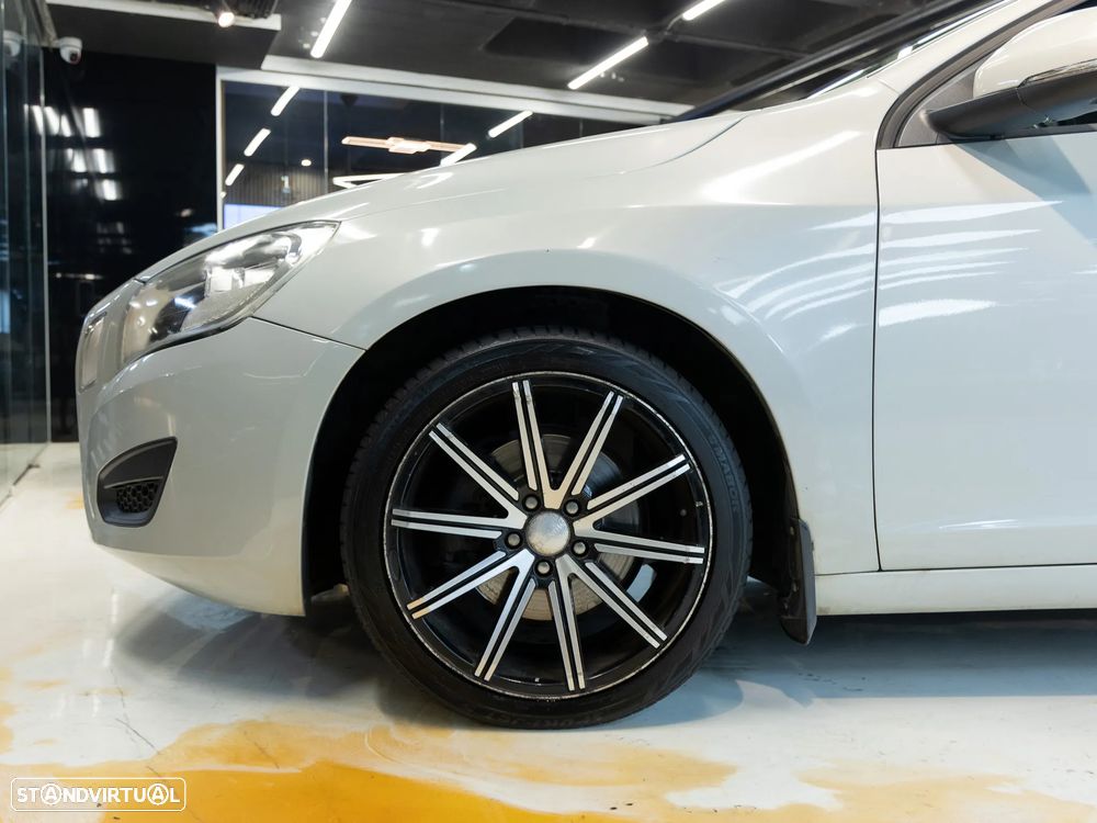 Volvo V60 DRIVe Momentum - 9